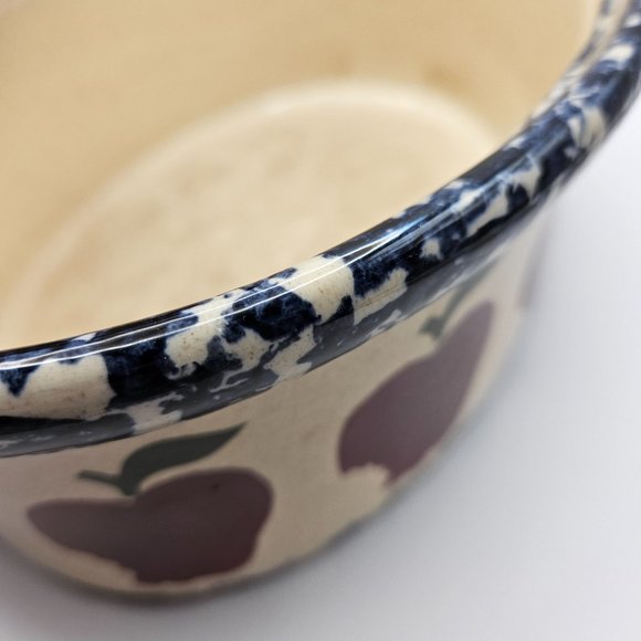 Stonewear Lidded Cassarole Dish. Green Sponged w/ Apple Design - Picture 5 of 9